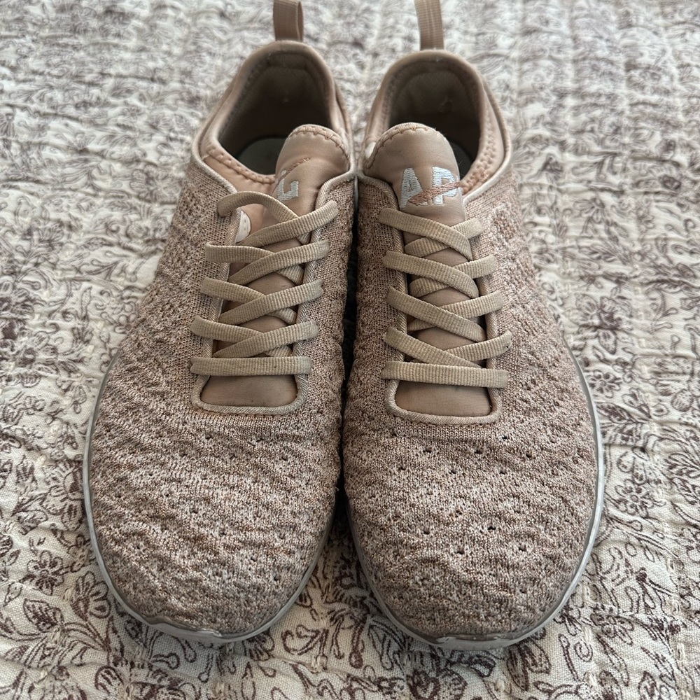 APL’s rose gold - Picture 2 of 5